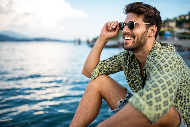 summer tropical beach background; glasses and palm tree reflex
